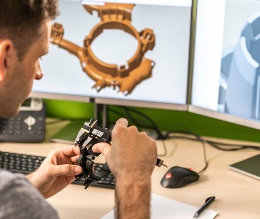 מדפסת תלת מימד מתקדמת המציעה מגוון פתרונות להדפסה מדויקת